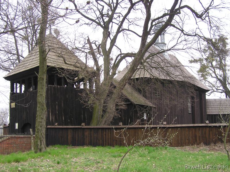 P4235214 kościół w Kucharkach