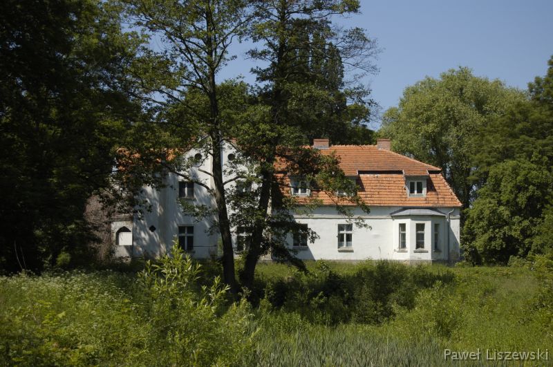 czerwiec-04 Kotowiecko - neogotycki pałac z 1842 roku, rozbudowywany po roku 1903 przez rodzinę von Lekow.