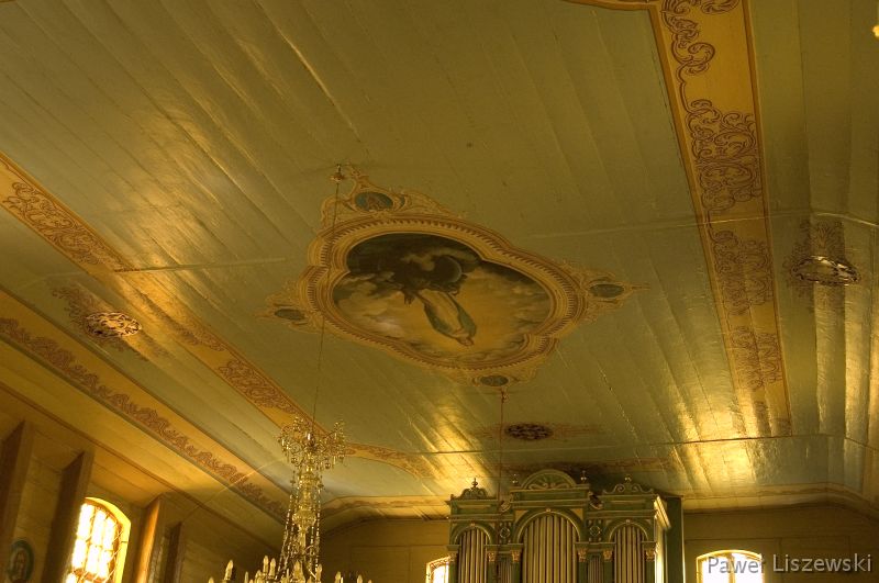 czerwiec-37 Drewniany kościół parafialny w Godzieszach Wielkich pod wezwaniem Bartłomieja Apostoła zbudowany w latach 1782-1783.